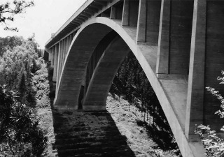 Obr. 9 Dlnin most pes dol mejkalky, 1950 (zdroj: archiv VUT v Praze)