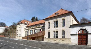 Obr. 06 JZ pohled na budovu Kunsthalle po pestavb. Terasa je pstupn z prostoru kavrny.