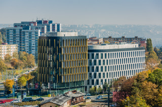 Pohled na stavbu polyfunkn budovy AFI Vokovice po dokonen 