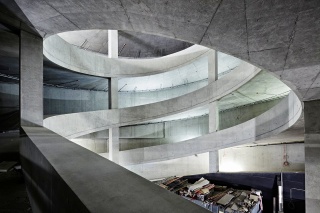 Obr. 16 Pohledov beton njezdov rampy parkovacho domu v doln sti Elbphilharmonie (listopad 2008)