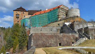 Obr. 01 Celkový pohled na areál Státního hradu a zámku Bečov nad Teplou (zdroj: Metrostav a.s.)