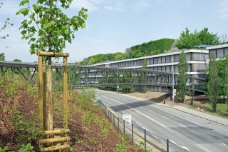 Nov administrativn budova firmy SOB je propojena s pvodn budovou sted