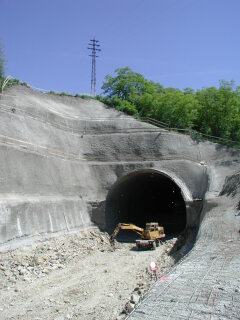 Tunel Vepek, 2002, stavebn jma praskho portlu hloubky 30 m