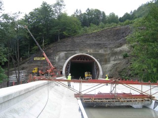 Tunel Mal Huba, 2005, napojen tunelu na most pes Moravskou Szavu