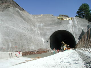 Tunel Hnvkovsk I., 2006, spodn klenba hloubenho seku tunelu
