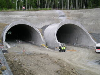 Tunel Valk, 2006, minimln vzdlenost tunelovch trub