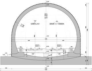 Obr. 03 Tunel se spodní klenbou založený na železobetonové desce