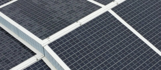 Obr. 01 Fotovoltaické panely na střeše haly