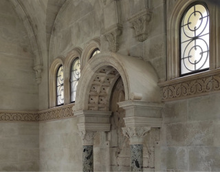 Obr. 11 Stna interiru s oltem po restaurovn