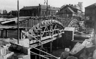 Obr. 09a Most v Přerově přes Bečvu z roku 1903 během výstavby a po dokončení (zdroj: Státní okresní archiv Přerov)