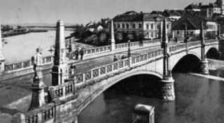 Obr. 09b Most v Přerově přes Bečvu z roku 1903 během výstavby a po dokončení (zdroj: Státní okresní archiv Přerov)