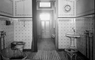 Obr. 7 Individuální kabina uhličité lázně v suterénu (zdroj: archiv Císařské lázně, příspěvková organizace)
