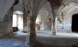 Obr. 04b Interiér objektu renesančního paláce: původní stav před rekonstrukcí