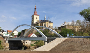 Nov most dopluje historick centrum Loukova (foto: Bc. Marcel Nvojsk)