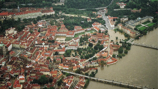 Obr. 01 Povodeň na Vltavě, oblast Praha – Klárov, srpen 2002 (zdroj: Povodí Vltavy, s.p.)
