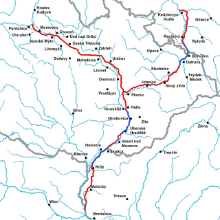 Pehled doporuench trasovn jednotlivch vtv a jejich st vodnho koridoru Dunaj - Odra - Labe s vyznaenm sek vedench mimo vodn toky (erven) a vodnmi toky (mode)