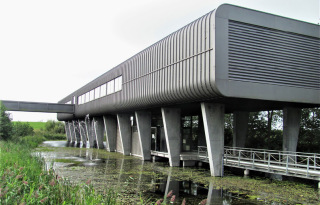   Obr. 07 Samostatná budova velkorysého návštěvnického centra Woudagemaal v Nizozemsku (foto: autor)