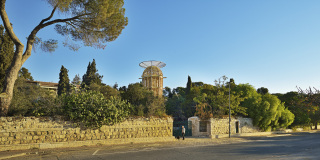 Pohled z ulice na vyhldkovou v umstnou v arelu Hansen House v Jeruzalm